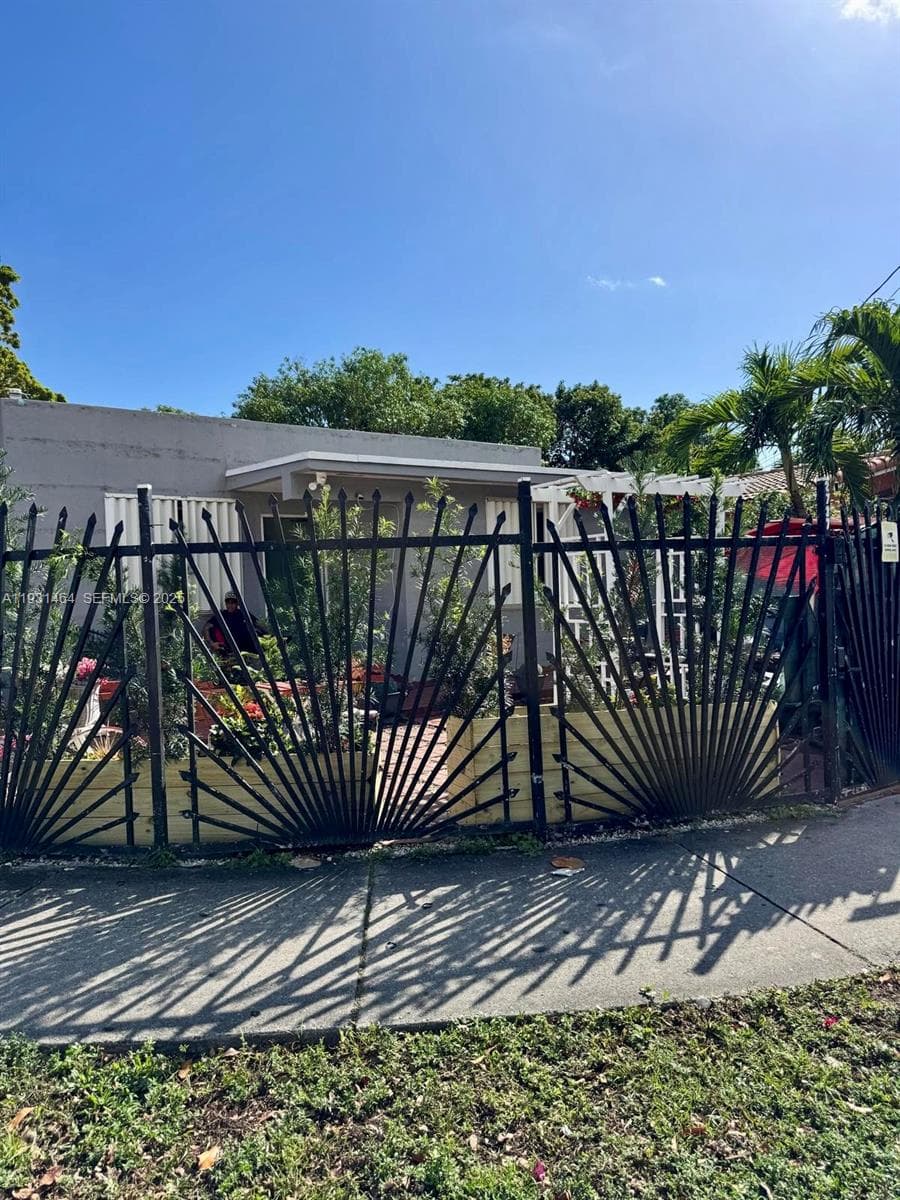 2737 NW 13th Ave, Miami FL 33142 — 4