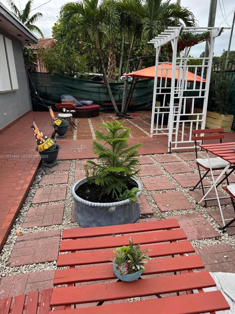 2737 NW 13th Ave, Miami FL 33142 — 8