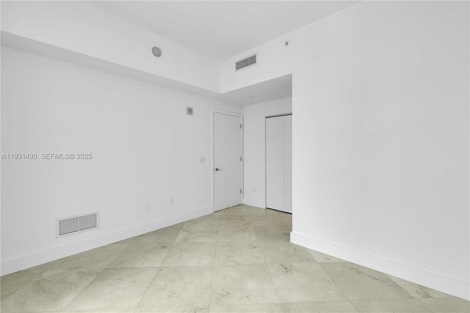 3131 NE 188th St # 1005, Aventura FL 33180 — 23