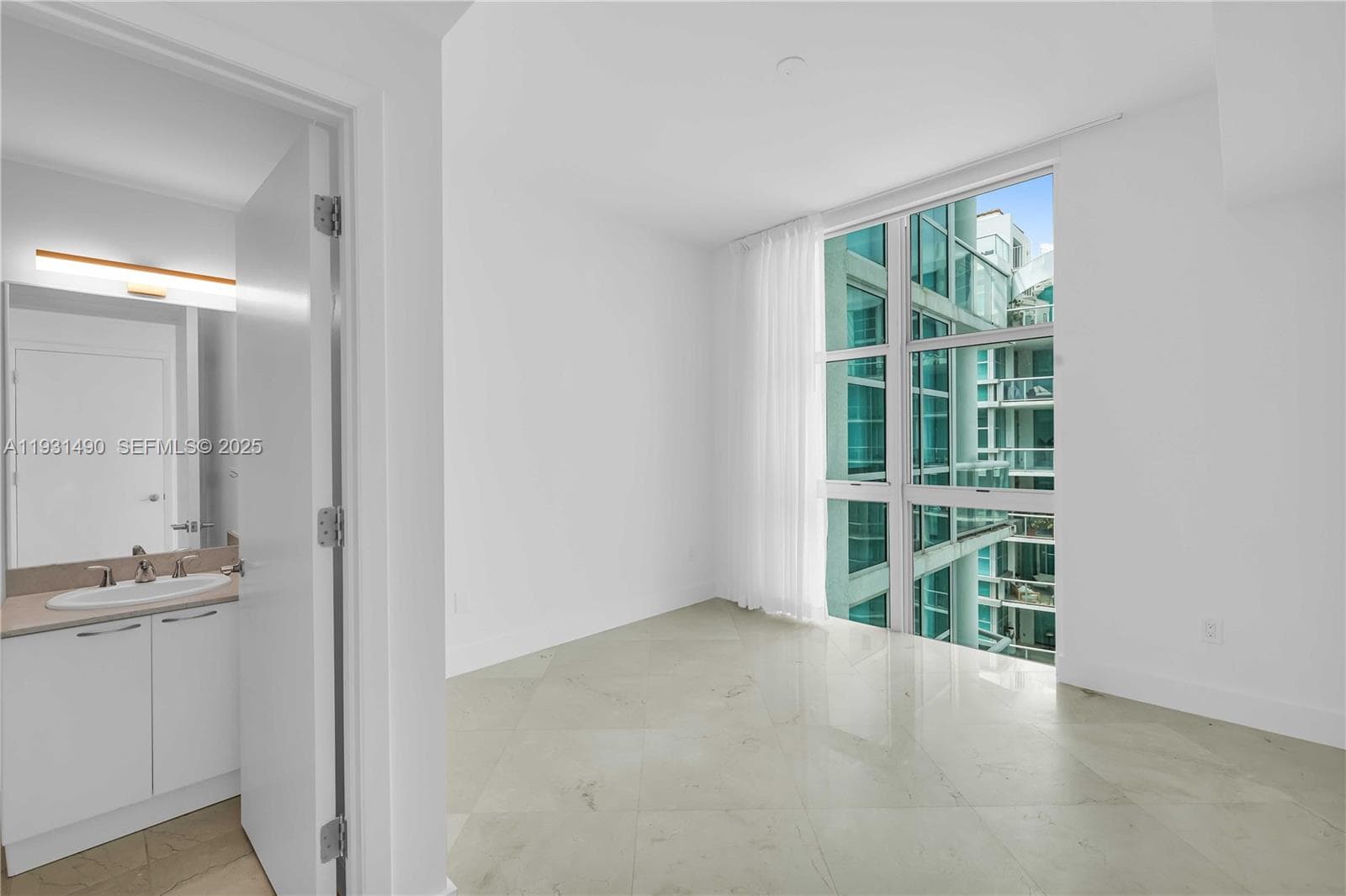 3131 NE 188th St # 1005, Aventura FL 33180 — 22