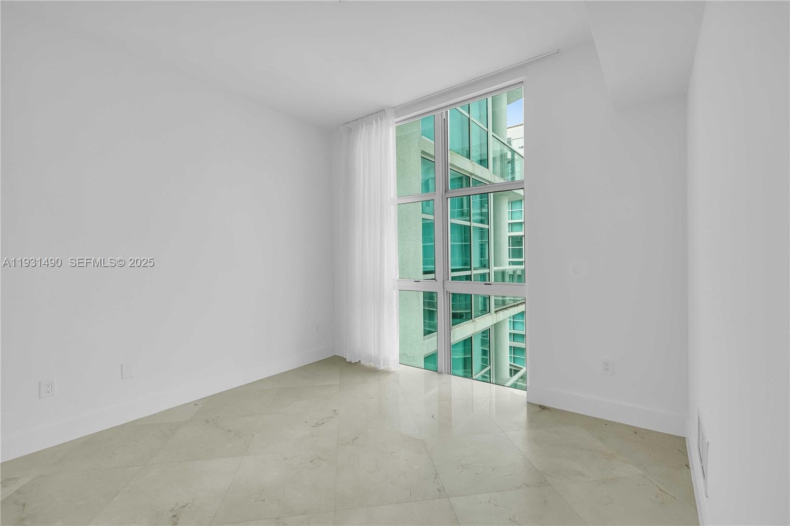 3131 NE 188th St # 1005, Aventura FL 33180 — 24