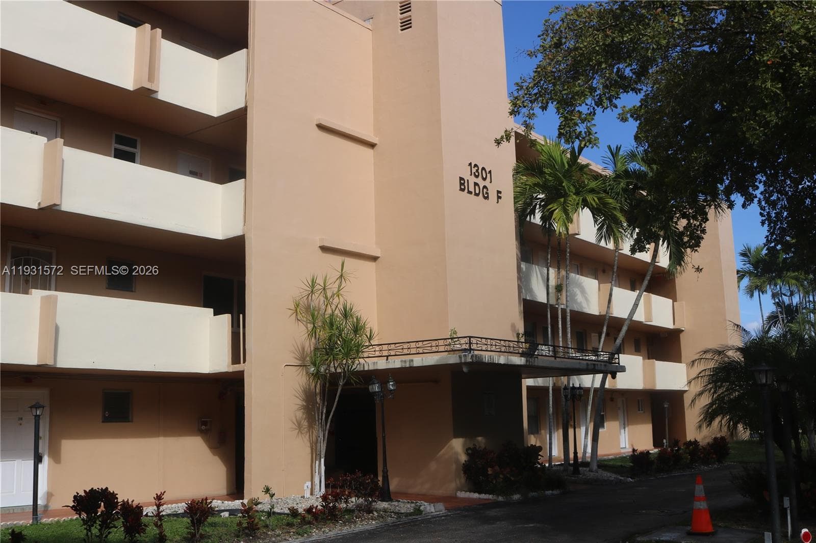 1301 NE 191st St # F407, Miami FL 33179 — 1
