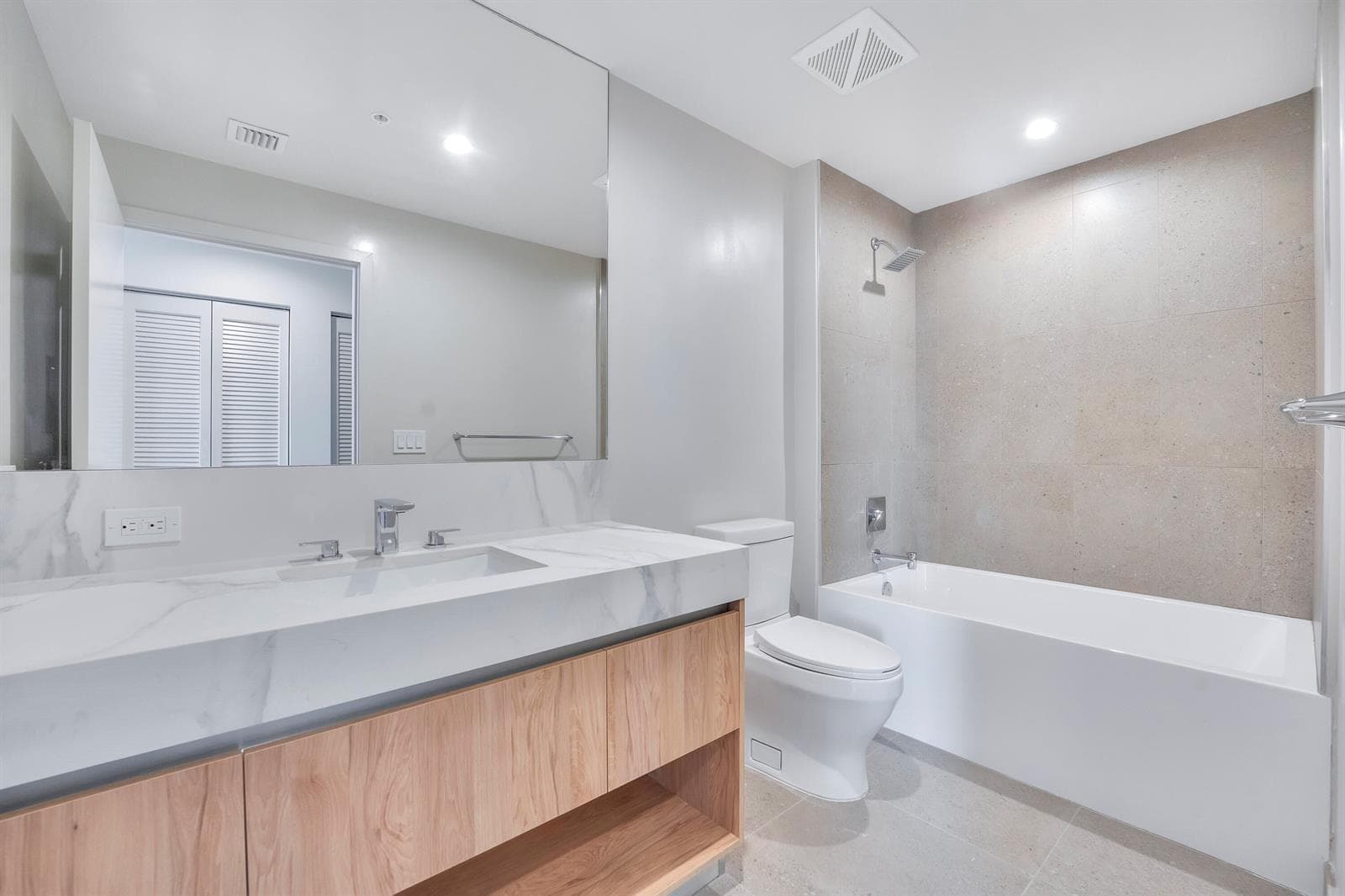 11 NE 6th Street # 2201, Miami FL 33132 — 13