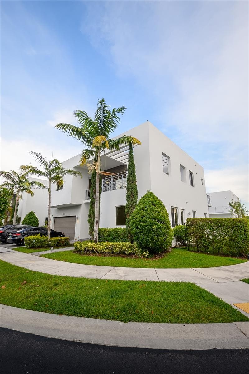 10126 NW 76th Ter, Doral FL 33178 — 4