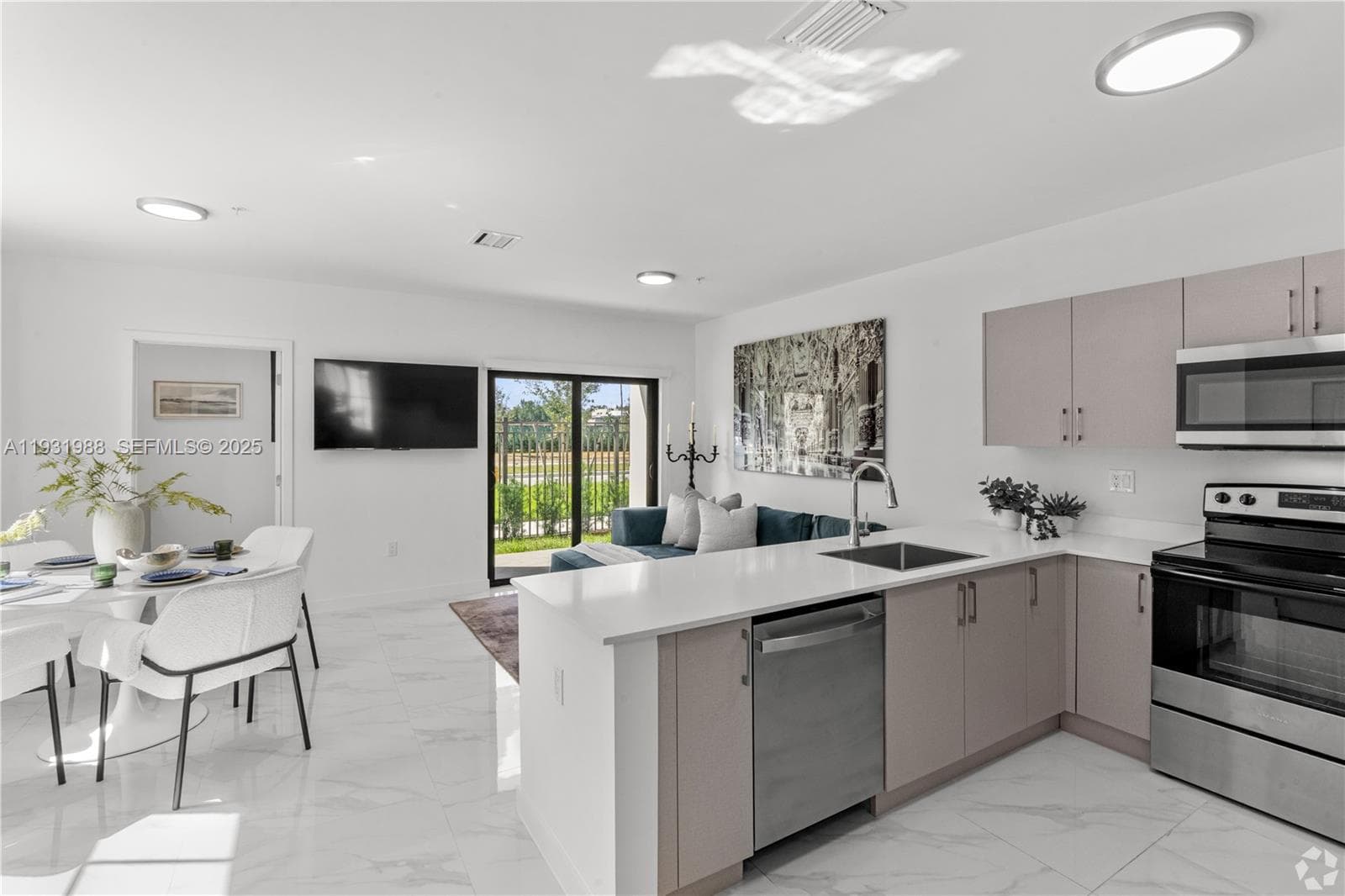 2320 E 4th Ave # 102, Hialeah FL 33013 — 2