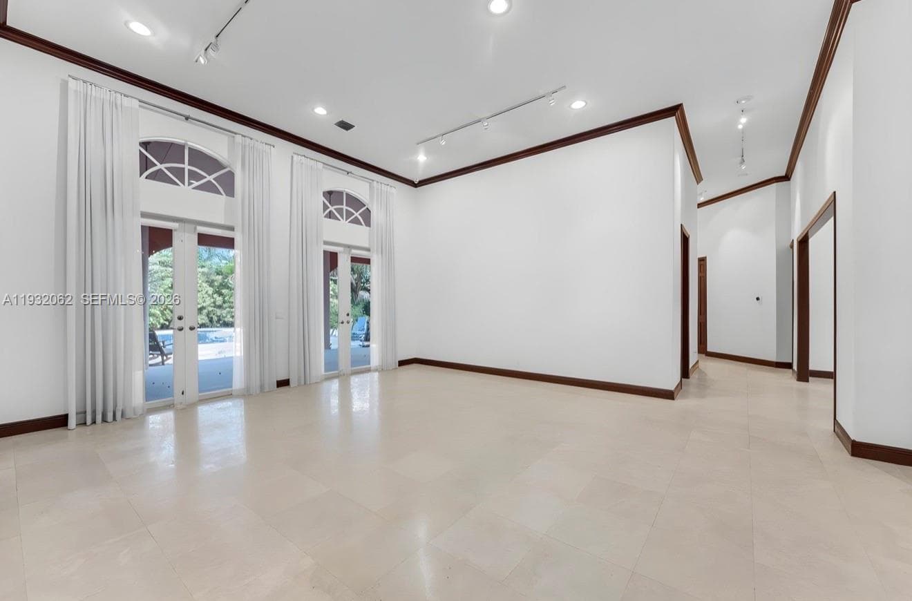 11825 S Mitchell Manor Cir, Pinecrest FL 33156 — 12