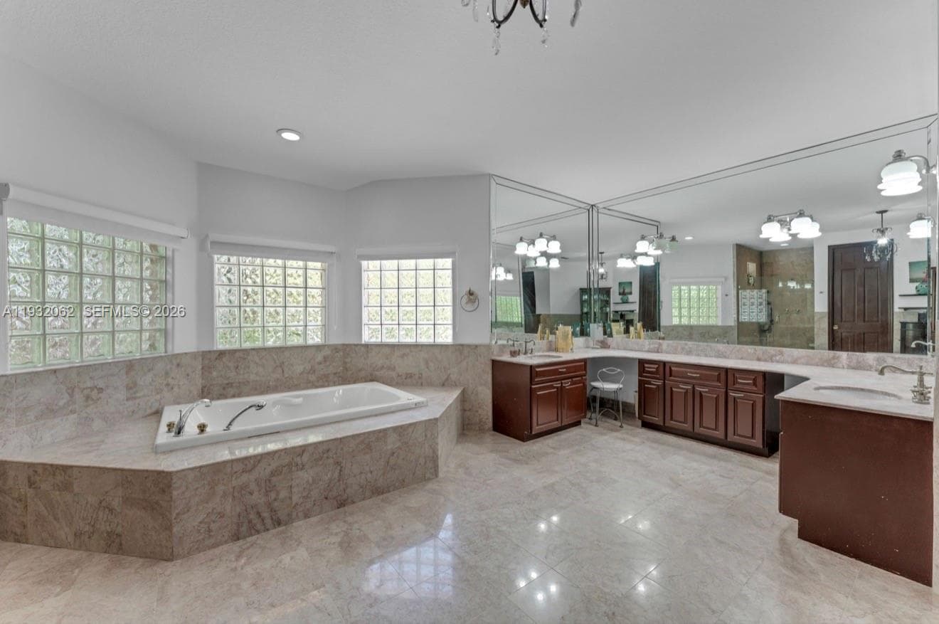 11825 S Mitchell Manor Cir, Pinecrest FL 33156 — 35