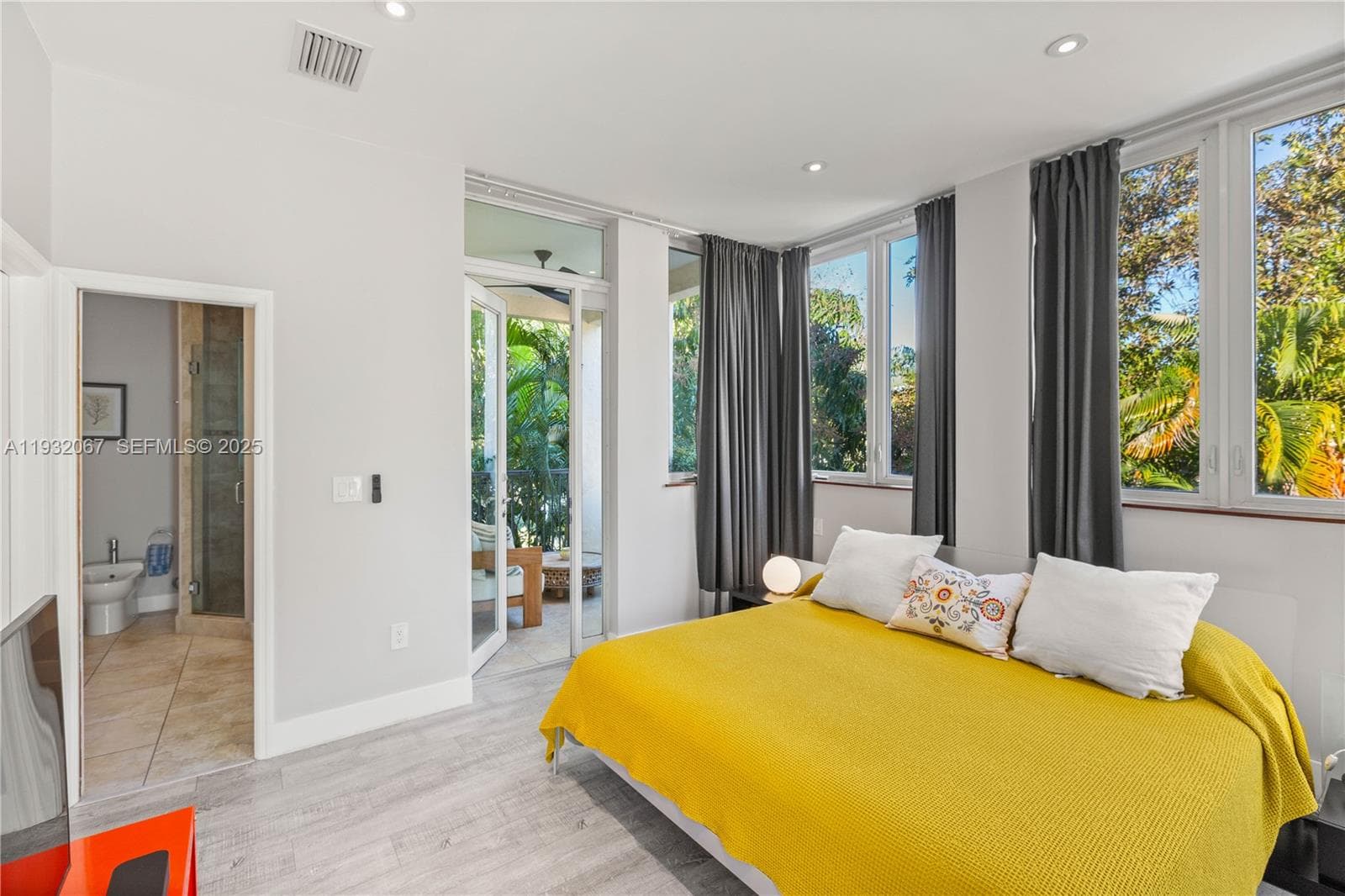 737 Alhambra Cir, Coral Gables FL 33134 — 32