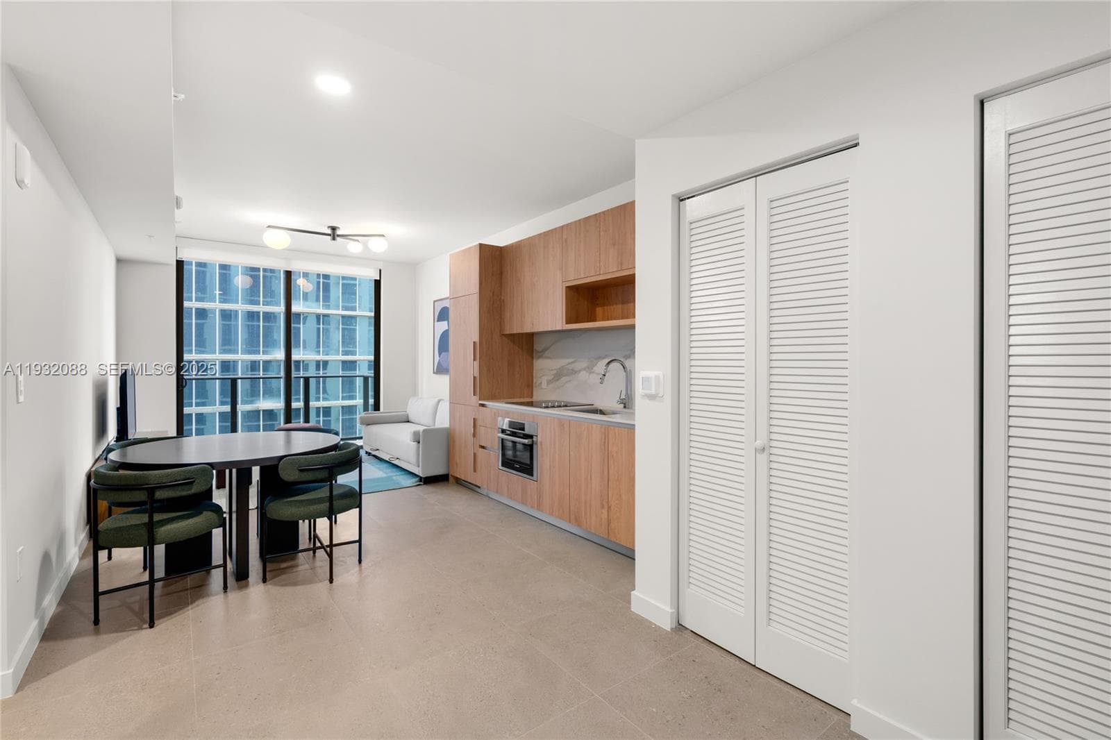 11 NE 6th St # 2005, Miami FL 33132 — 6