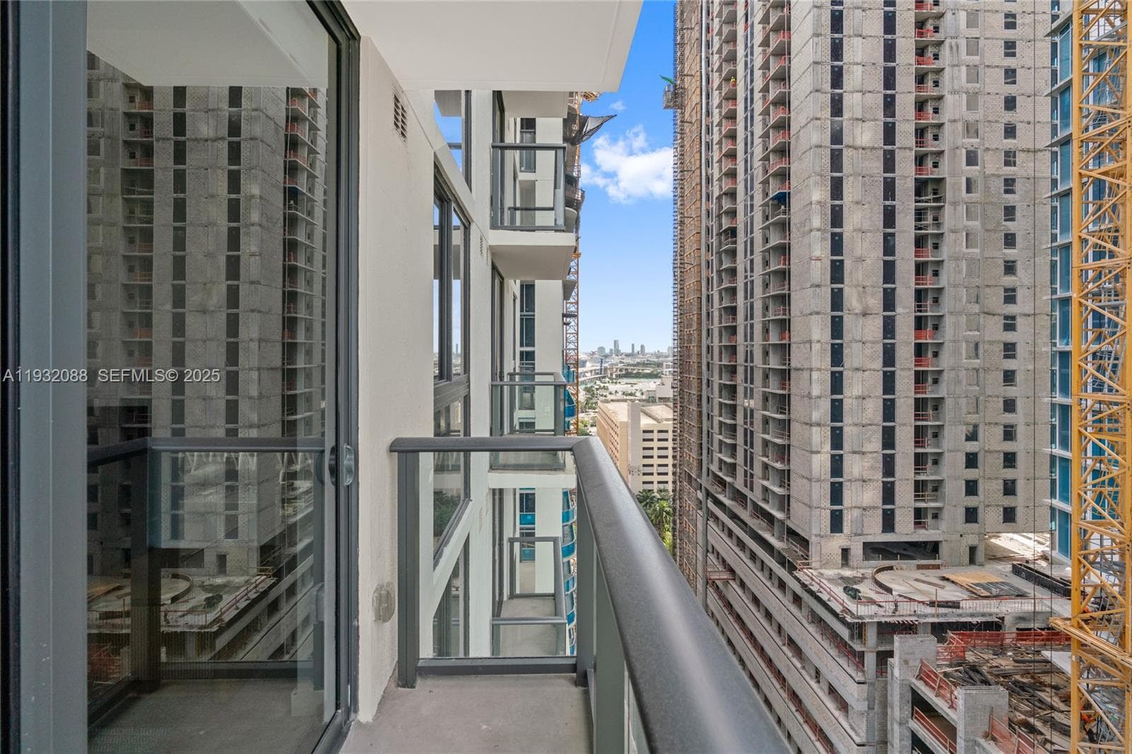 11 NE 6th St # 2005, Miami FL 33132 — 22