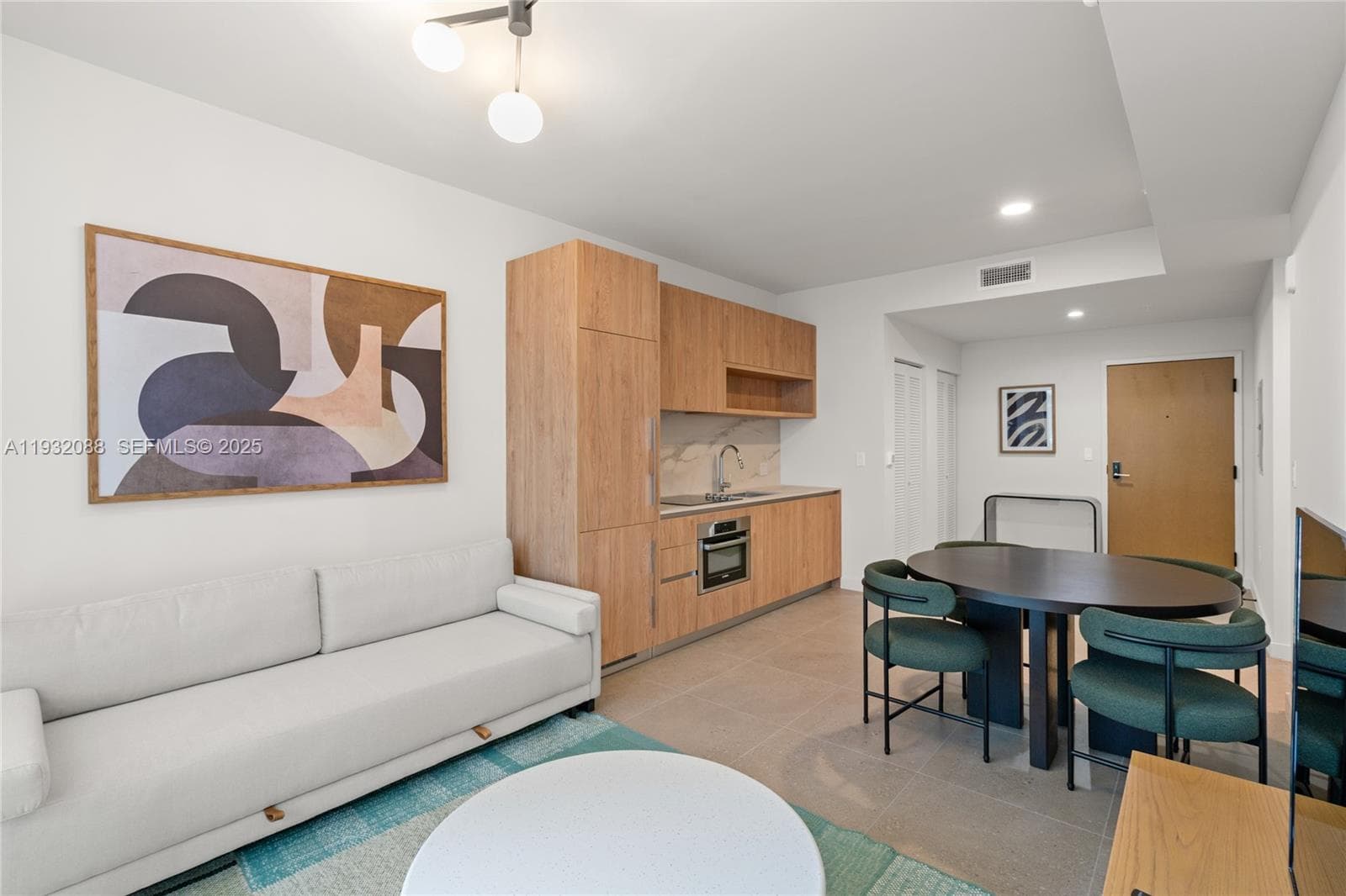 11 NE 6th St # 2005, Miami FL 33132 — 1