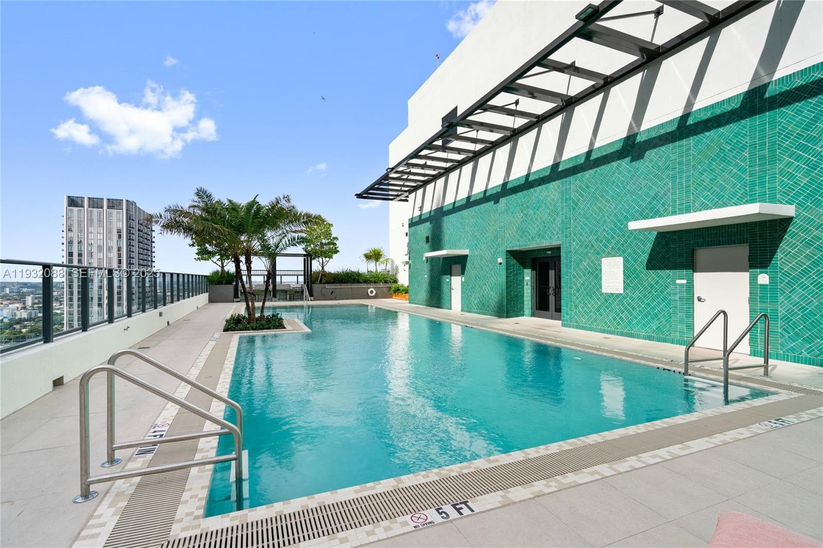 11 NE 6th St # 2005, Miami FL 33132 — 28