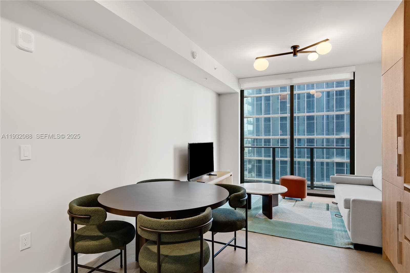 11 NE 6th St # 2005, Miami FL 33132 — 5
