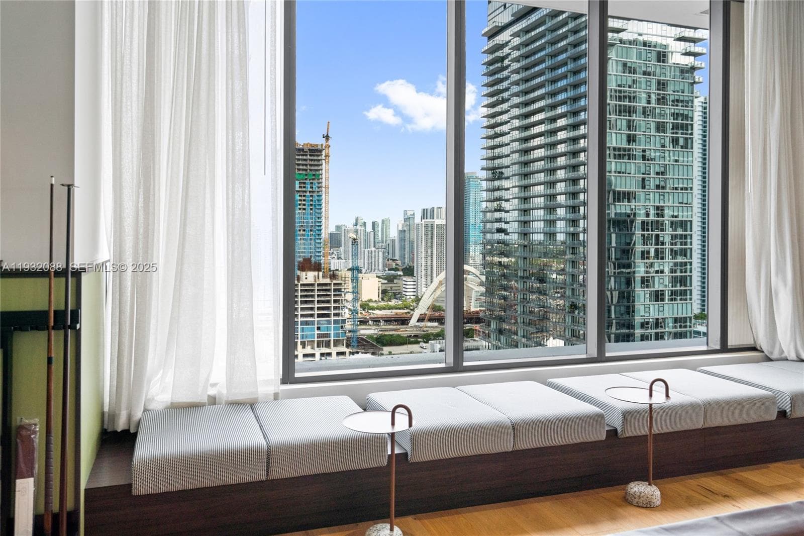 11 NE 6th St # 2005, Miami FL 33132 — 54