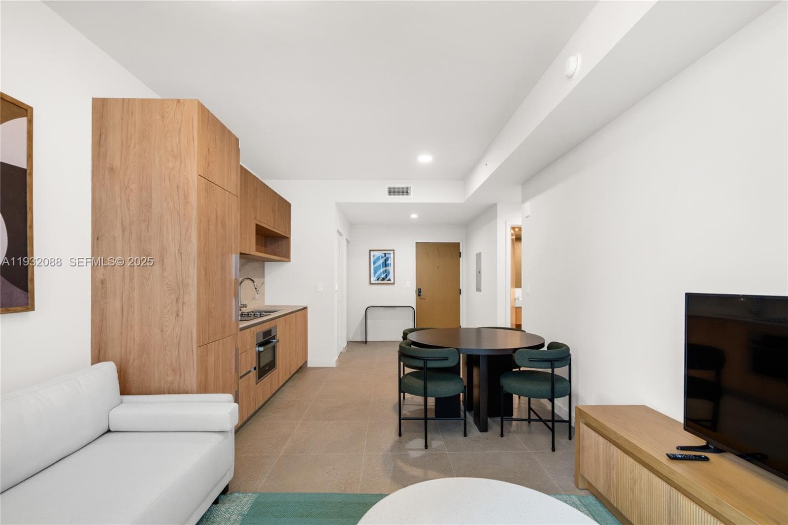11 NE 6th St # 2005, Miami FL 33132 — 4