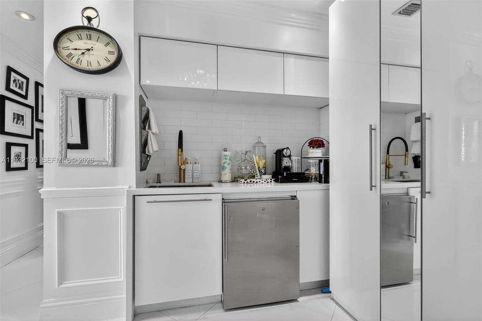 1000 Island Blvd, Aventura FL 33160 — 35