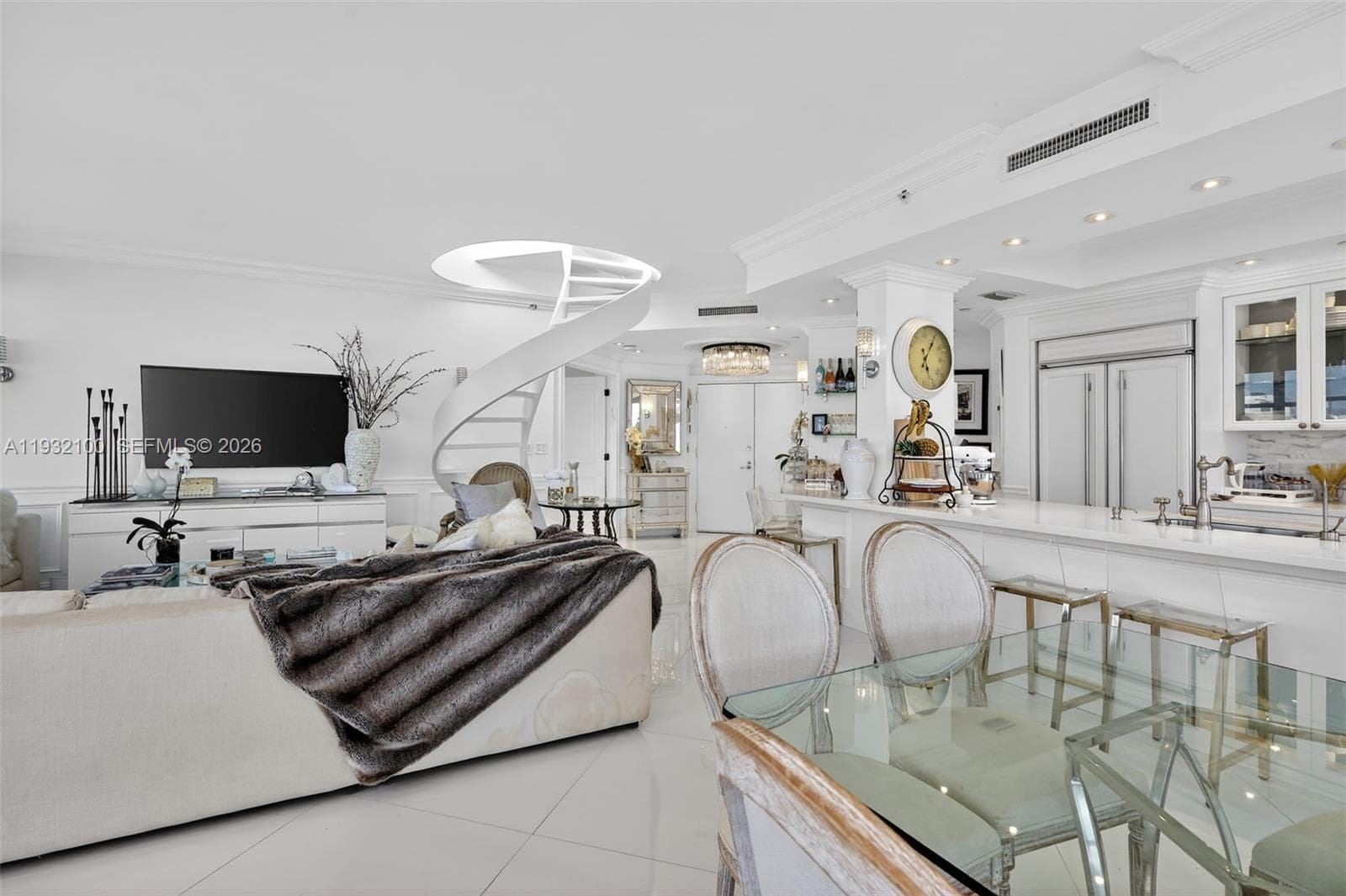 1000 Island Blvd, Aventura FL 33160 — 21
