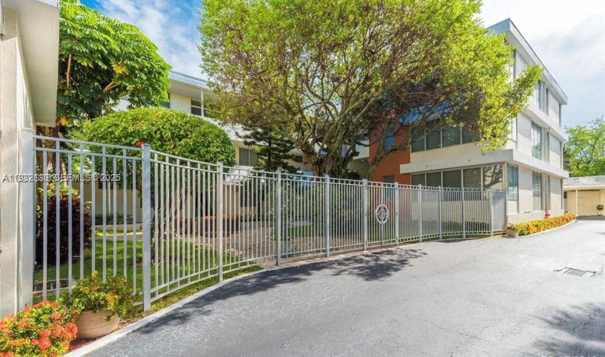 10210 Collins Ave # 306, Bal Harbour FL 33154 — 2