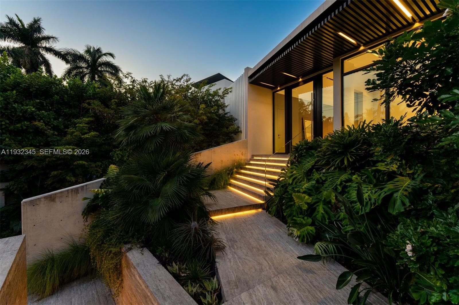 1413 N Venetian Way, Miami FL 33139 — 59