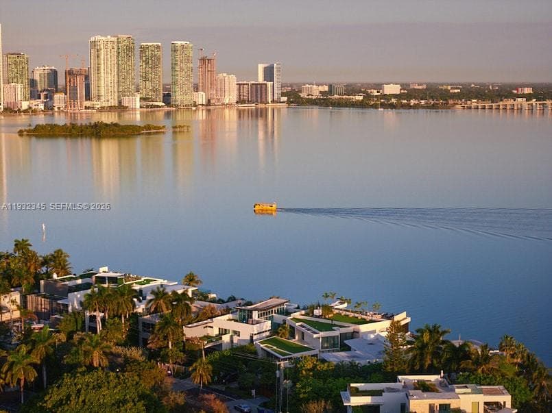 1413 N Venetian Way, Miami FL 33139 — 64