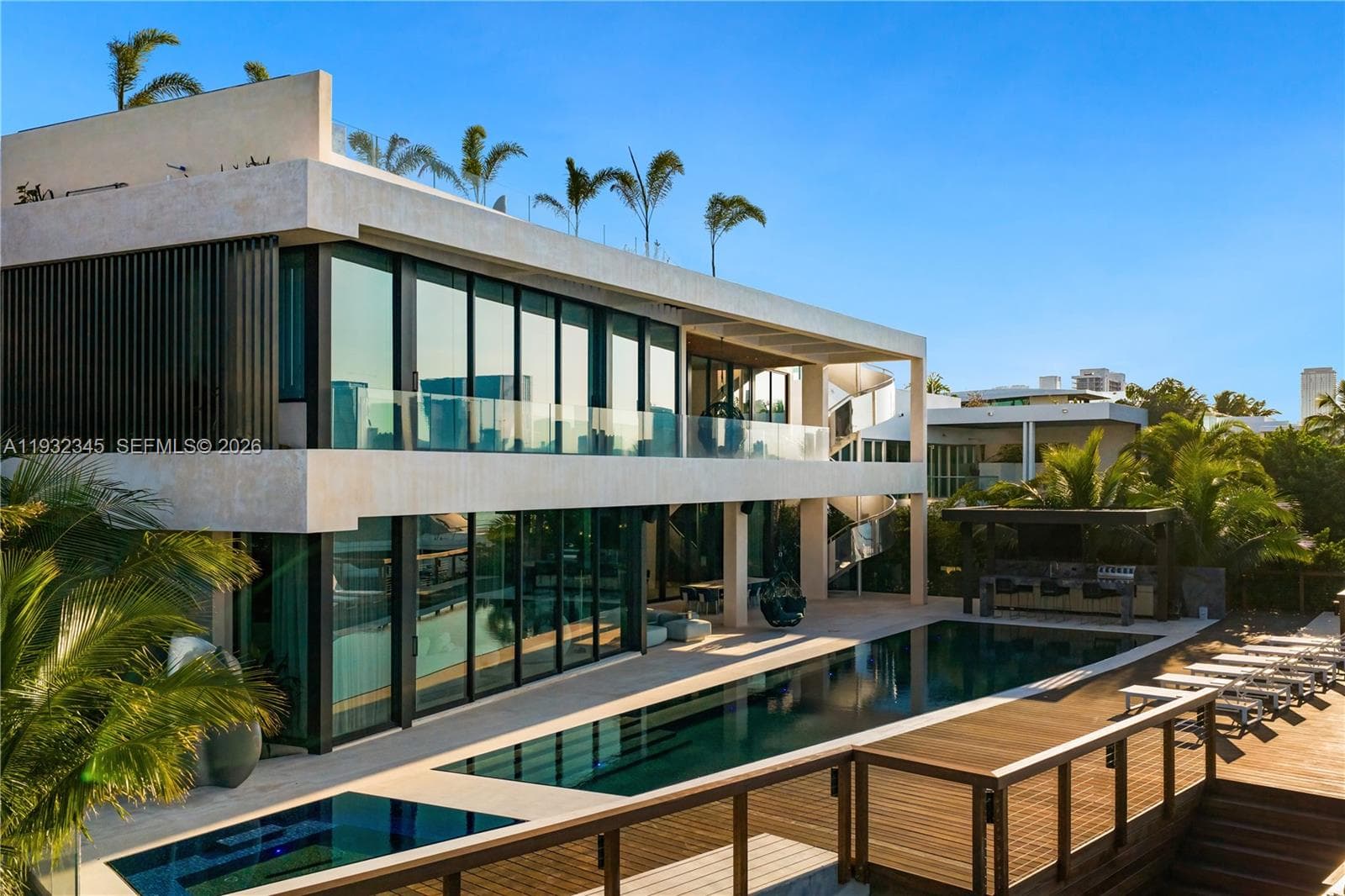 1413 N Venetian Way, Miami FL 33139 — 60