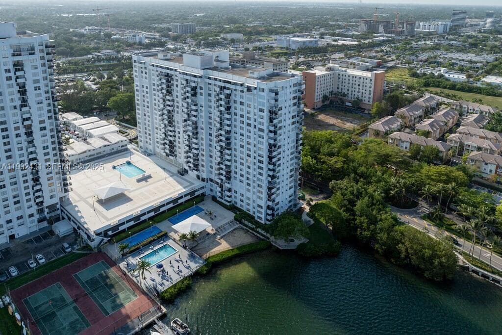 2780 NE 183rd St # 1805, Aventura FL 33160 — 1