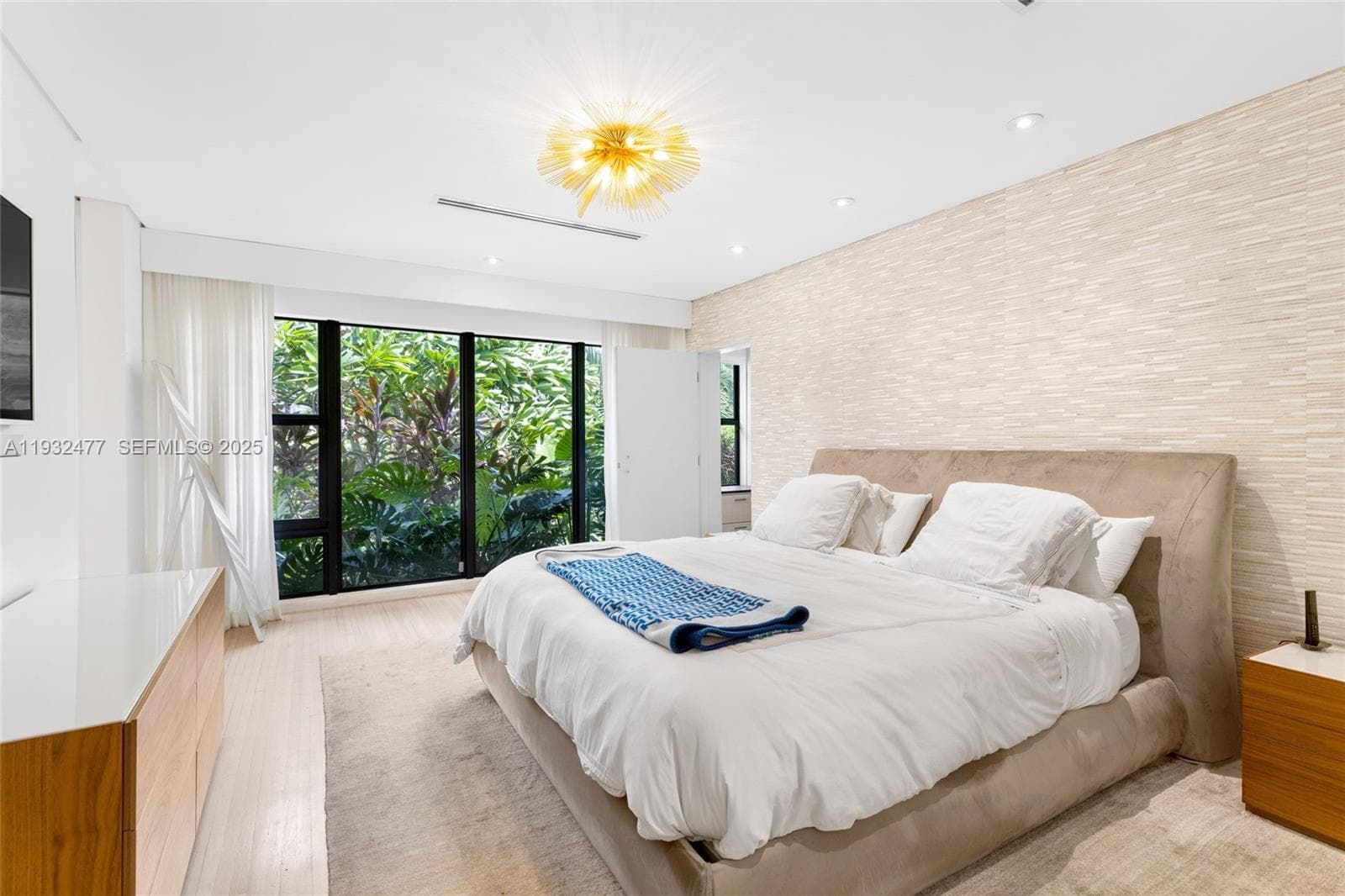 6420 Pinetree Drive Cir, Miami Beach FL 33141 — 13