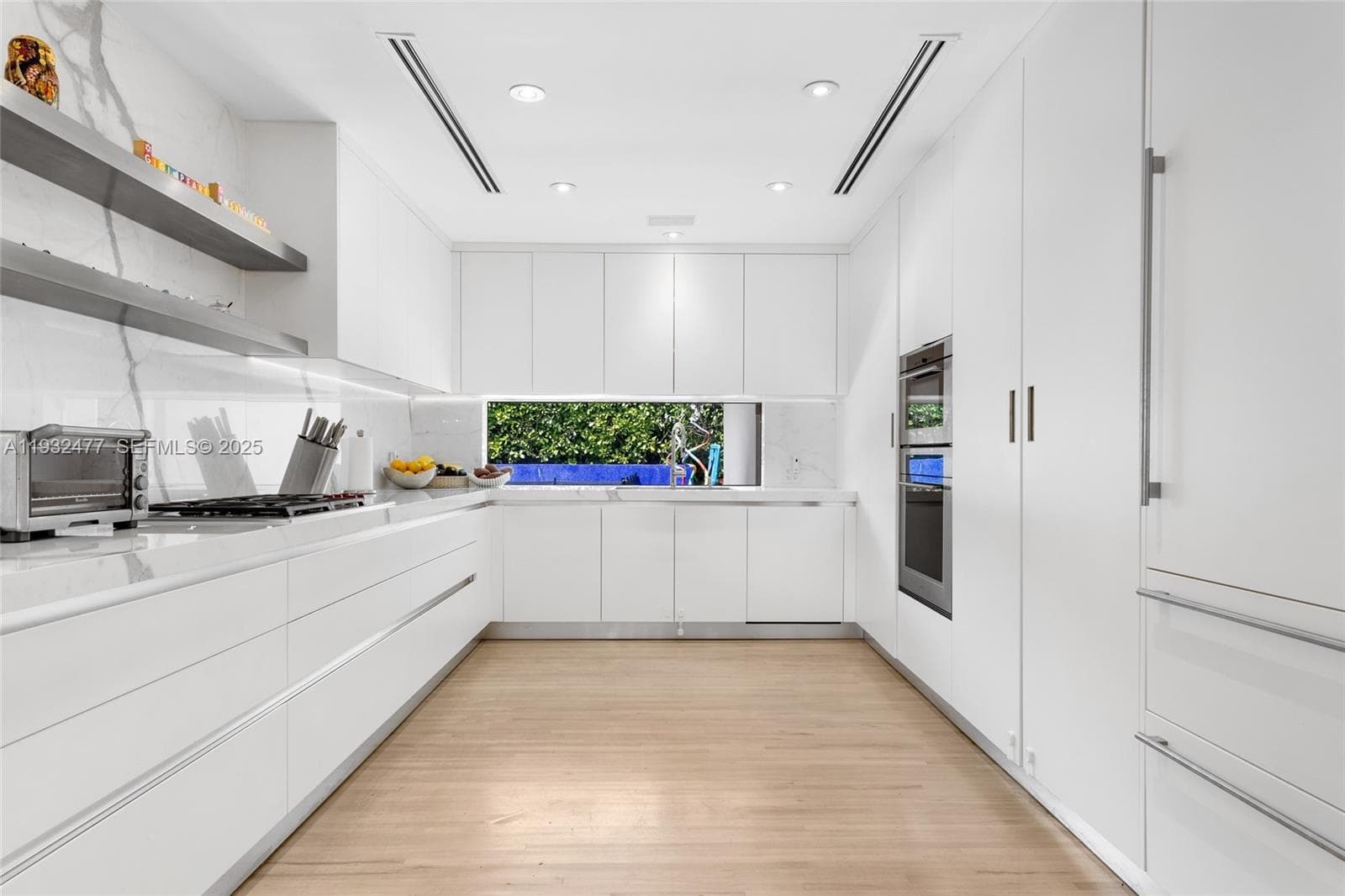 6420 Pinetree Drive Cir, Miami Beach FL 33141 — 7