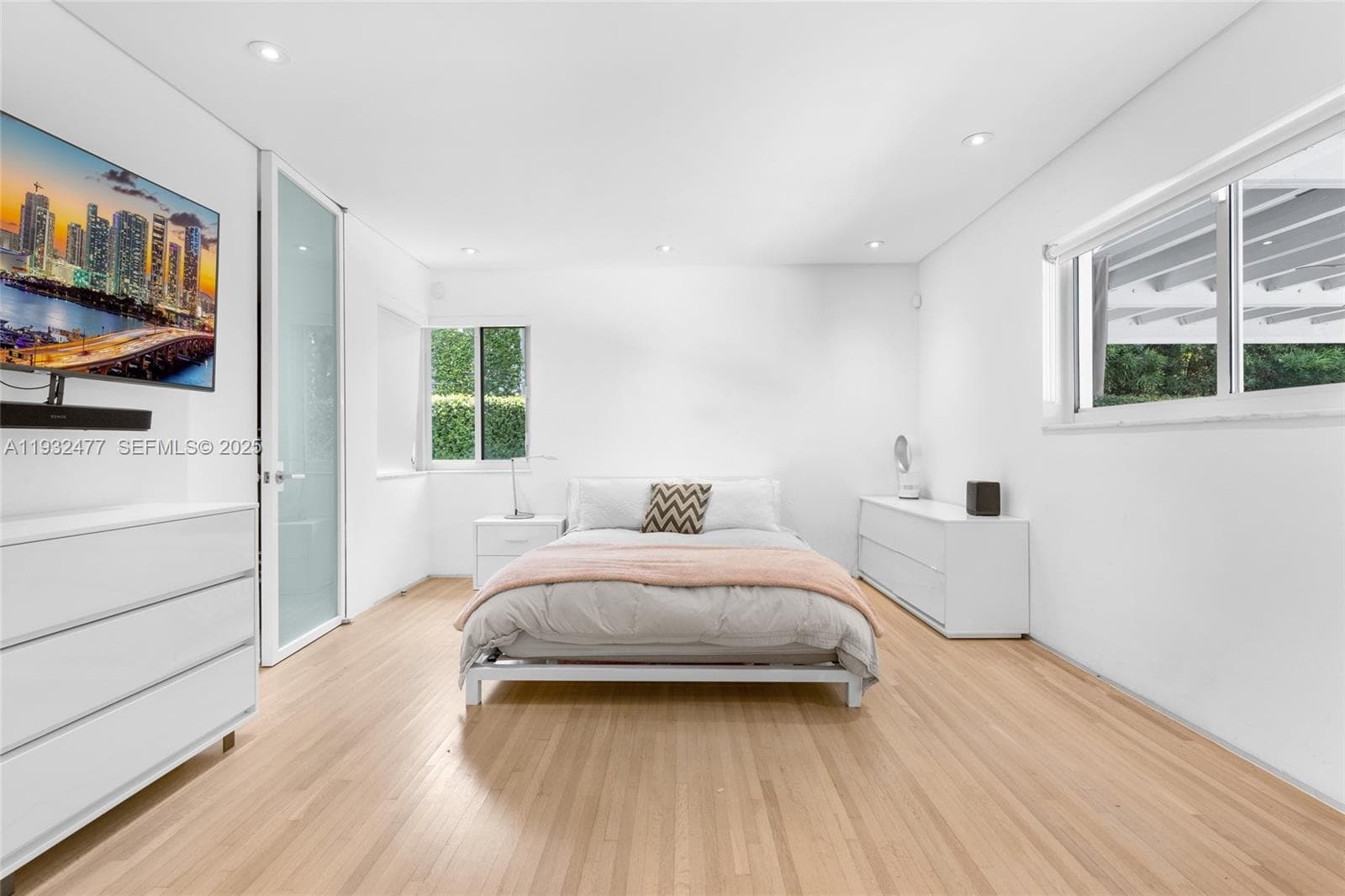6420 Pinetree Drive Cir, Miami Beach FL 33141 — 24