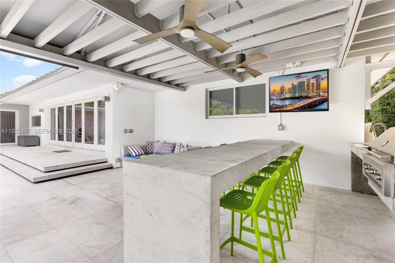 6420 Pinetree Drive Cir, Miami Beach FL 33141 — 30