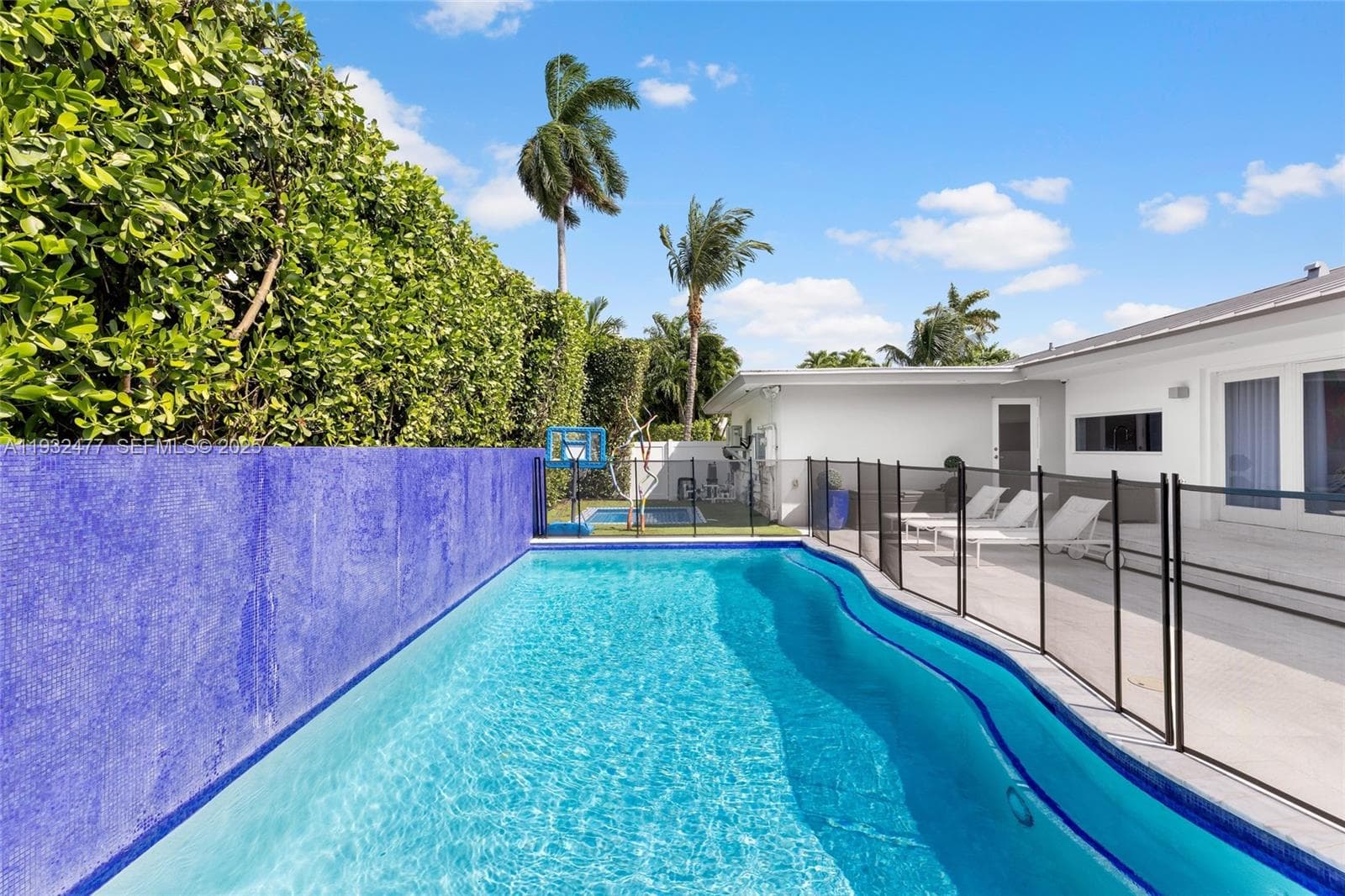 6420 Pinetree Drive Cir, Miami Beach FL 33141 — 33