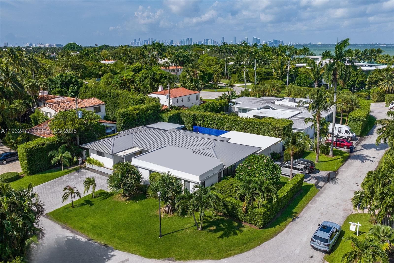 6420 Pinetree Drive Cir, Miami Beach FL 33141 — 45