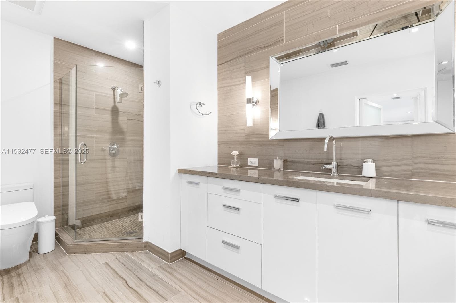 6420 Pinetree Drive Cir, Miami Beach FL 33141 — 15