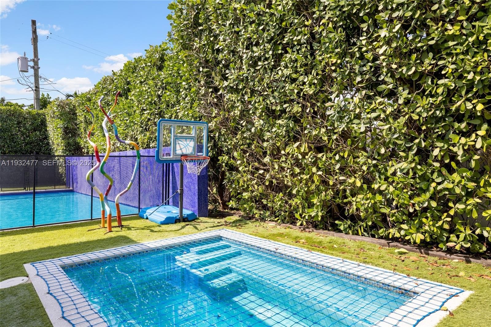 6420 Pinetree Drive Cir, Miami Beach FL 33141 — 35