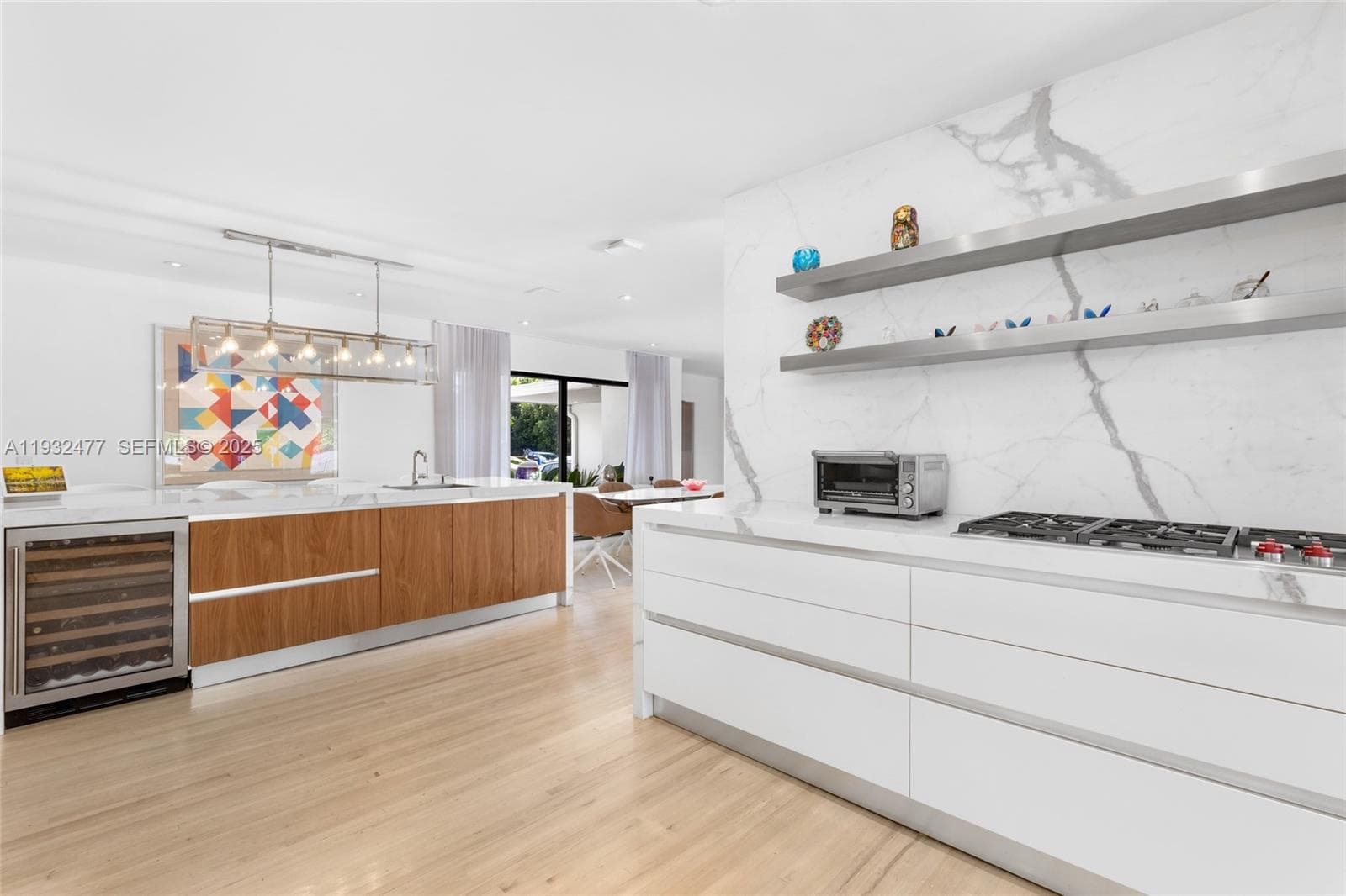 6420 Pinetree Drive Cir, Miami Beach FL 33141 — 8