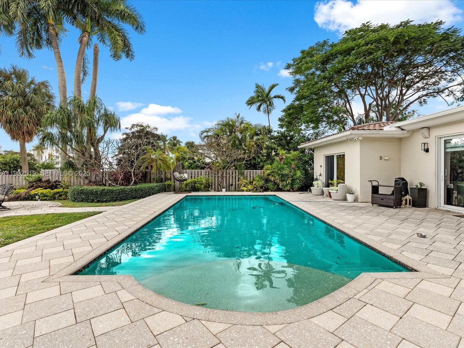 1000 S Shore Dr, Miami Beach FL 33141 — 9