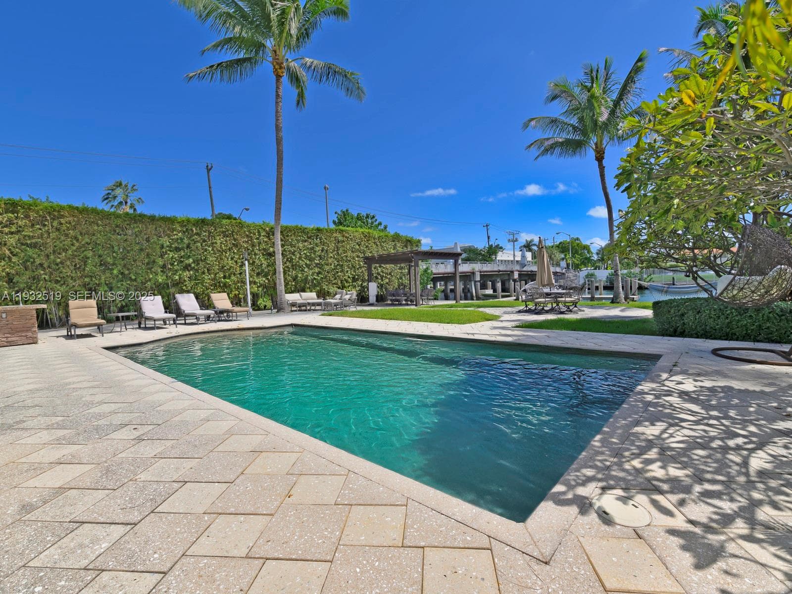 1000 S Shore Dr, Miami Beach FL 33141 — 11