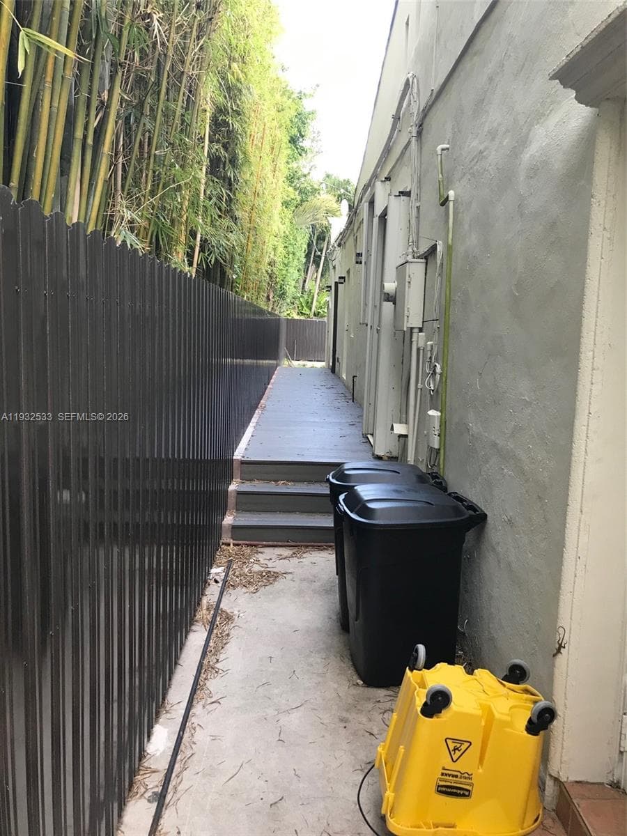 4575 Post Ave, Miami Beach FL 33140 — 47