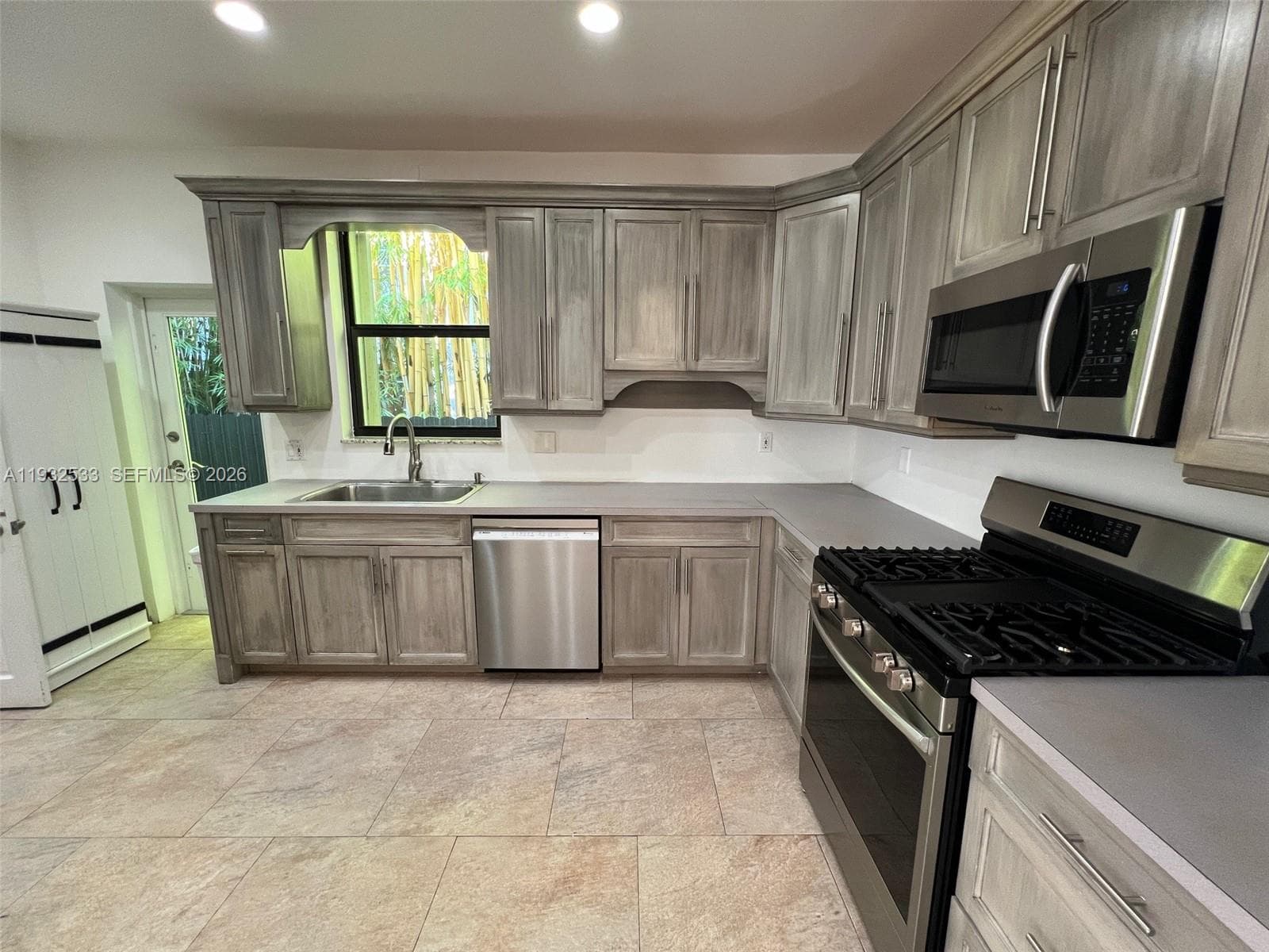 4575 Post Ave, Miami Beach FL 33140 — 22