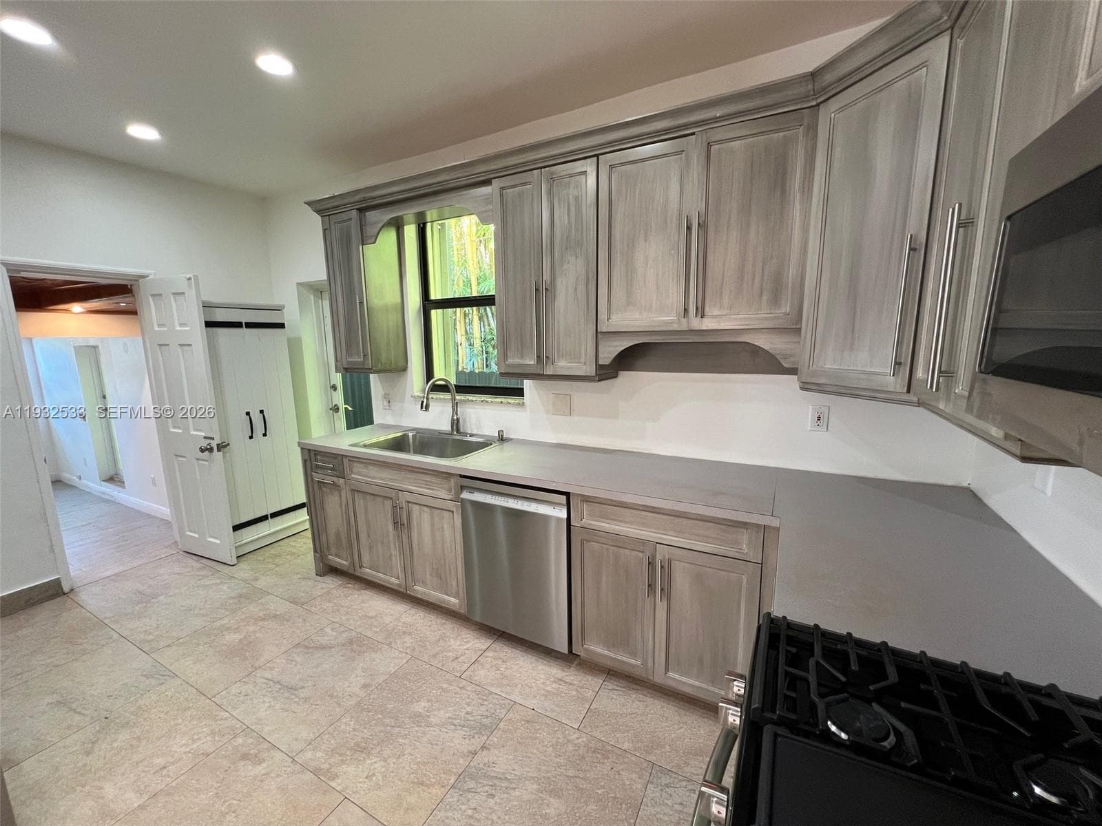 4575 Post Ave, Miami Beach FL 33140 — 20