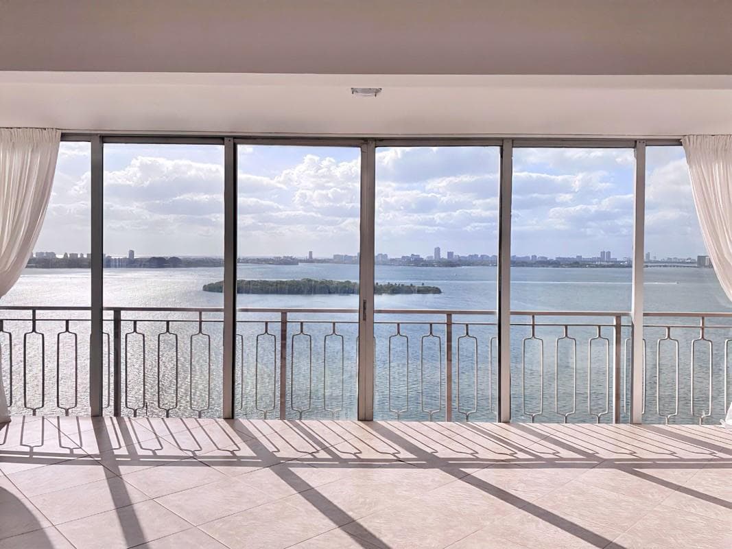11111 Biscayne Boulevard # 1901, Miami FL 33181 — 1