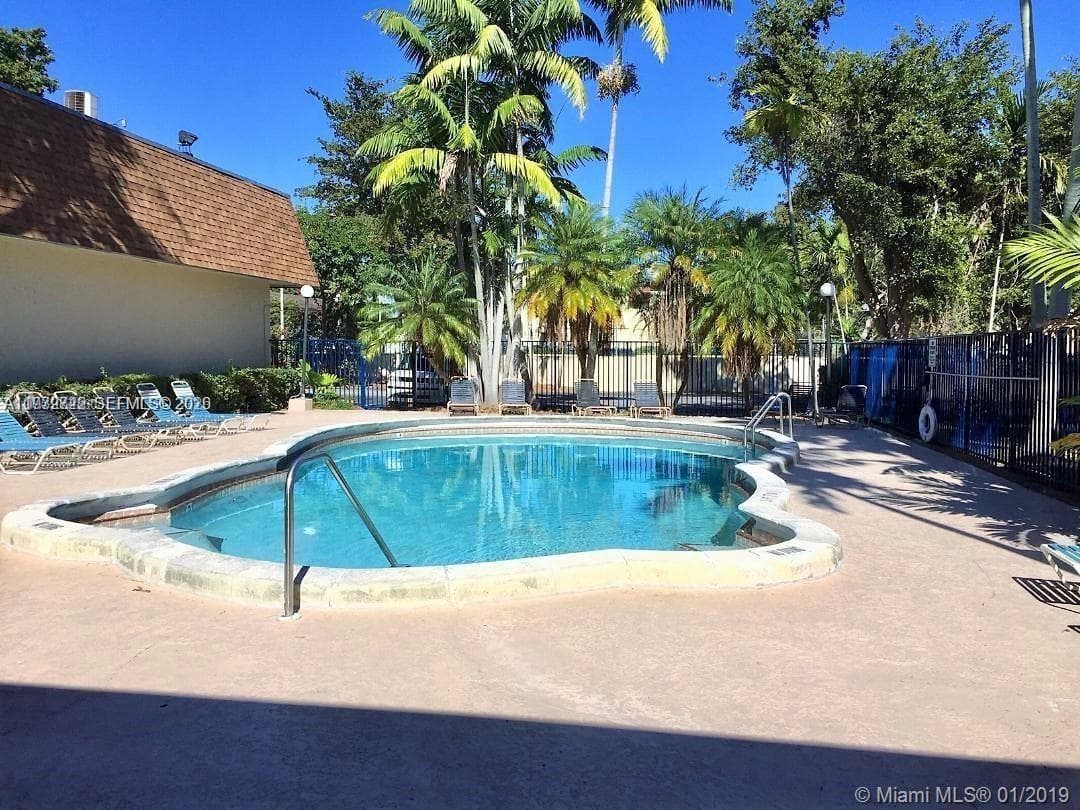 15385 S Dixie Hwy 22 Hwy, Palmetto Bay FL 33157 — 18