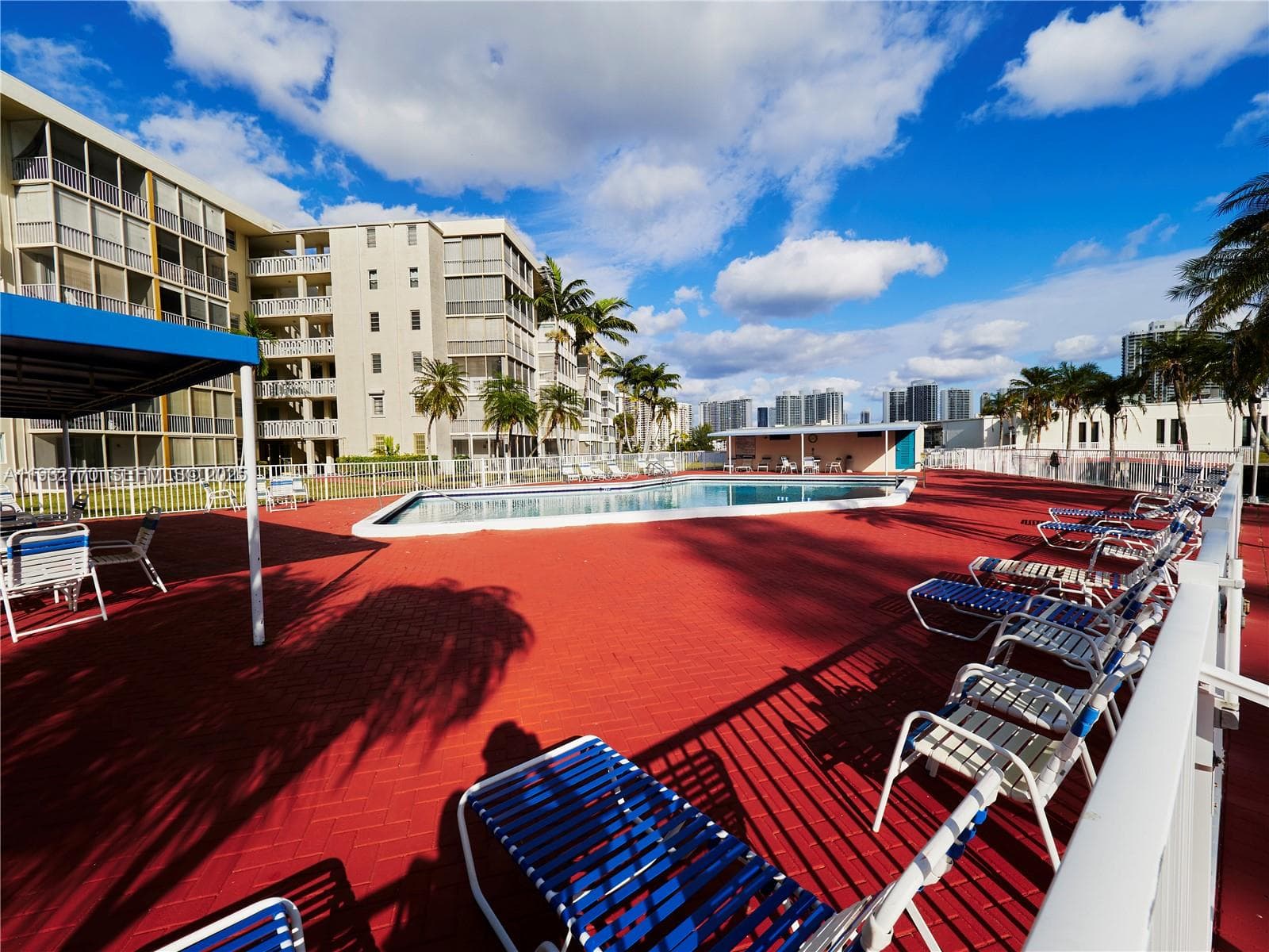2861 Leonard Dr # F412, Aventura FL 33160 — 33