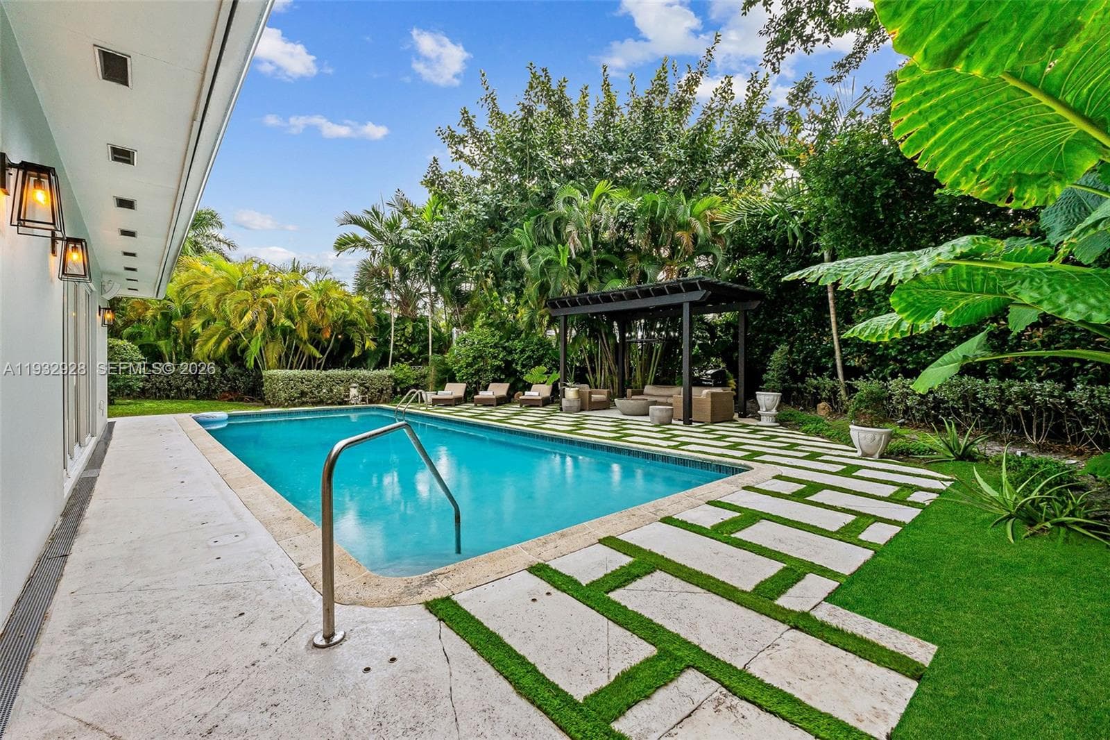 680 Buttonwood Ln, Miami FL 33137 — 56