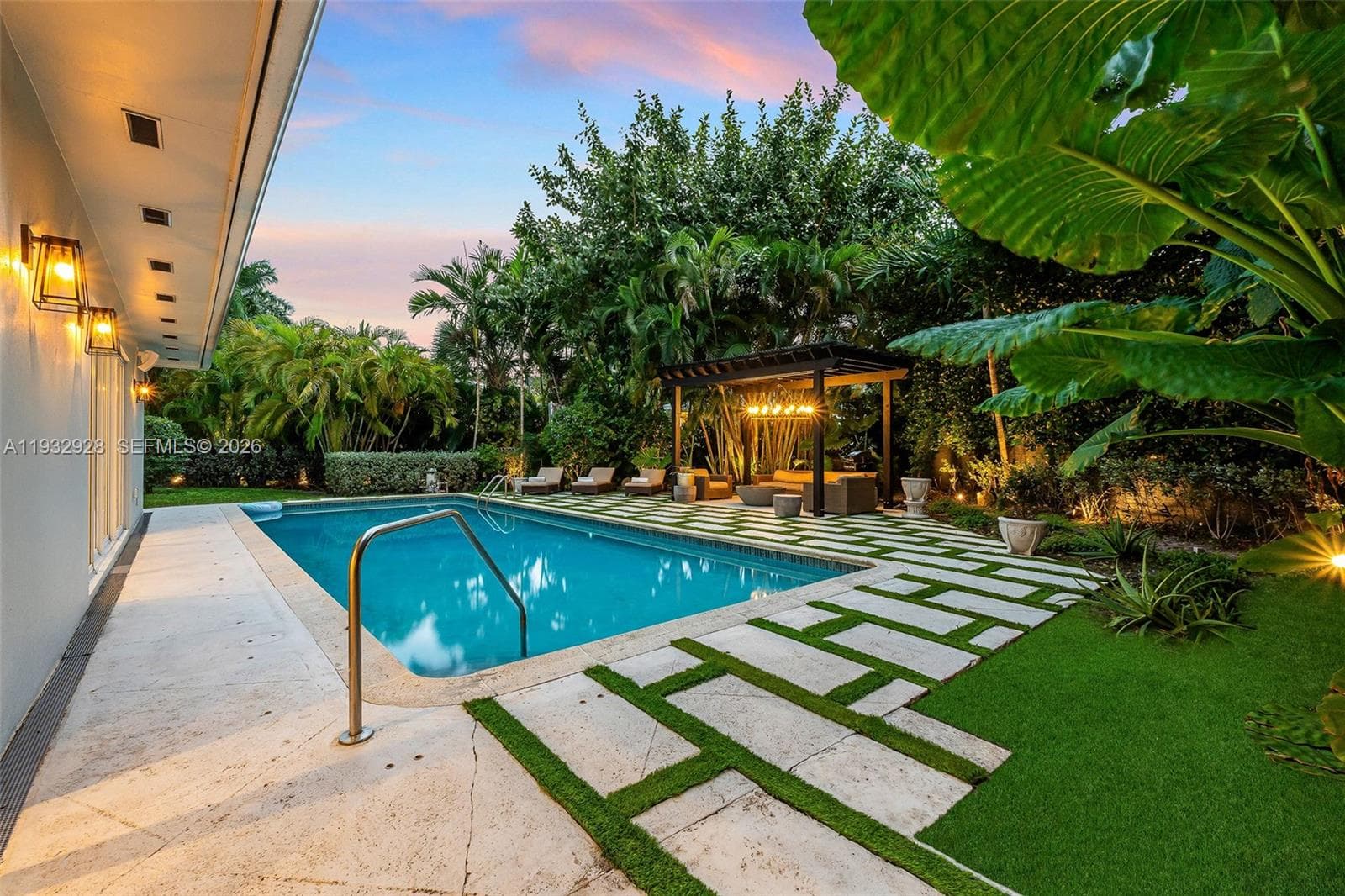680 Buttonwood Ln, Miami FL 33137 — 64