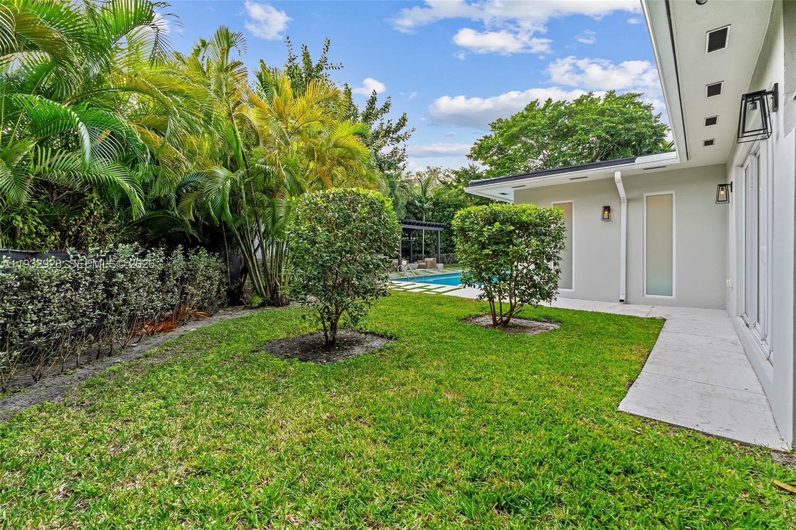 680 Buttonwood Ln, Miami FL 33137 — 60