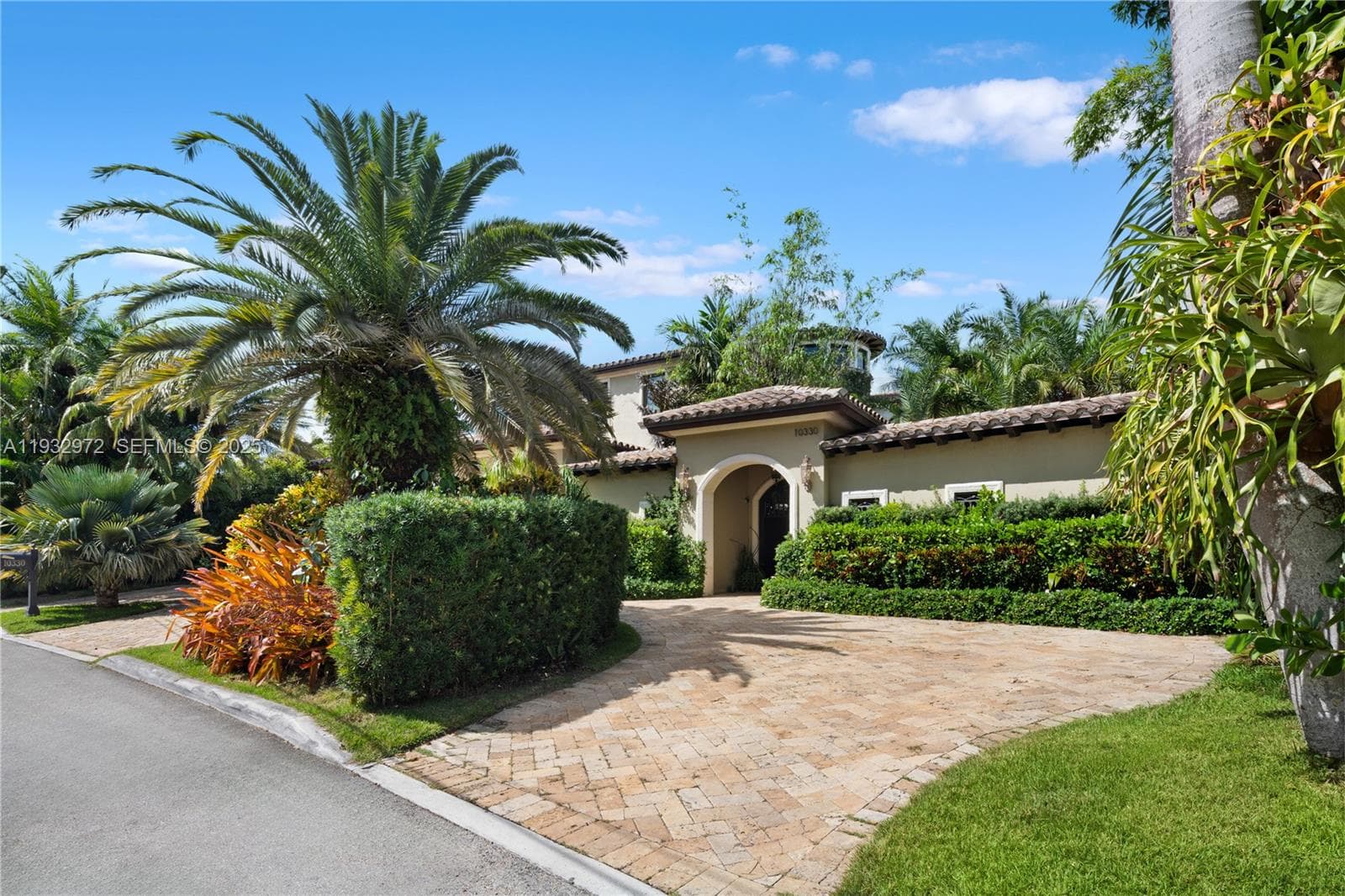 10330 W Broadview Dr, Bay Harbor Islands FL 33154 — 2