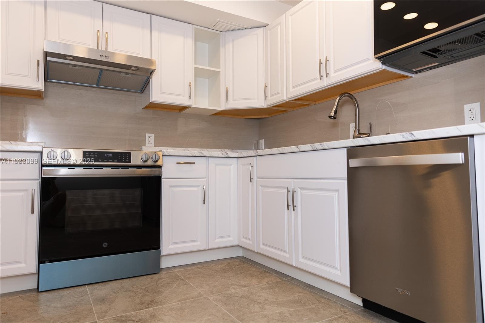 3625 N Country Club Dr # 309, Aventura FL 33180 — 33