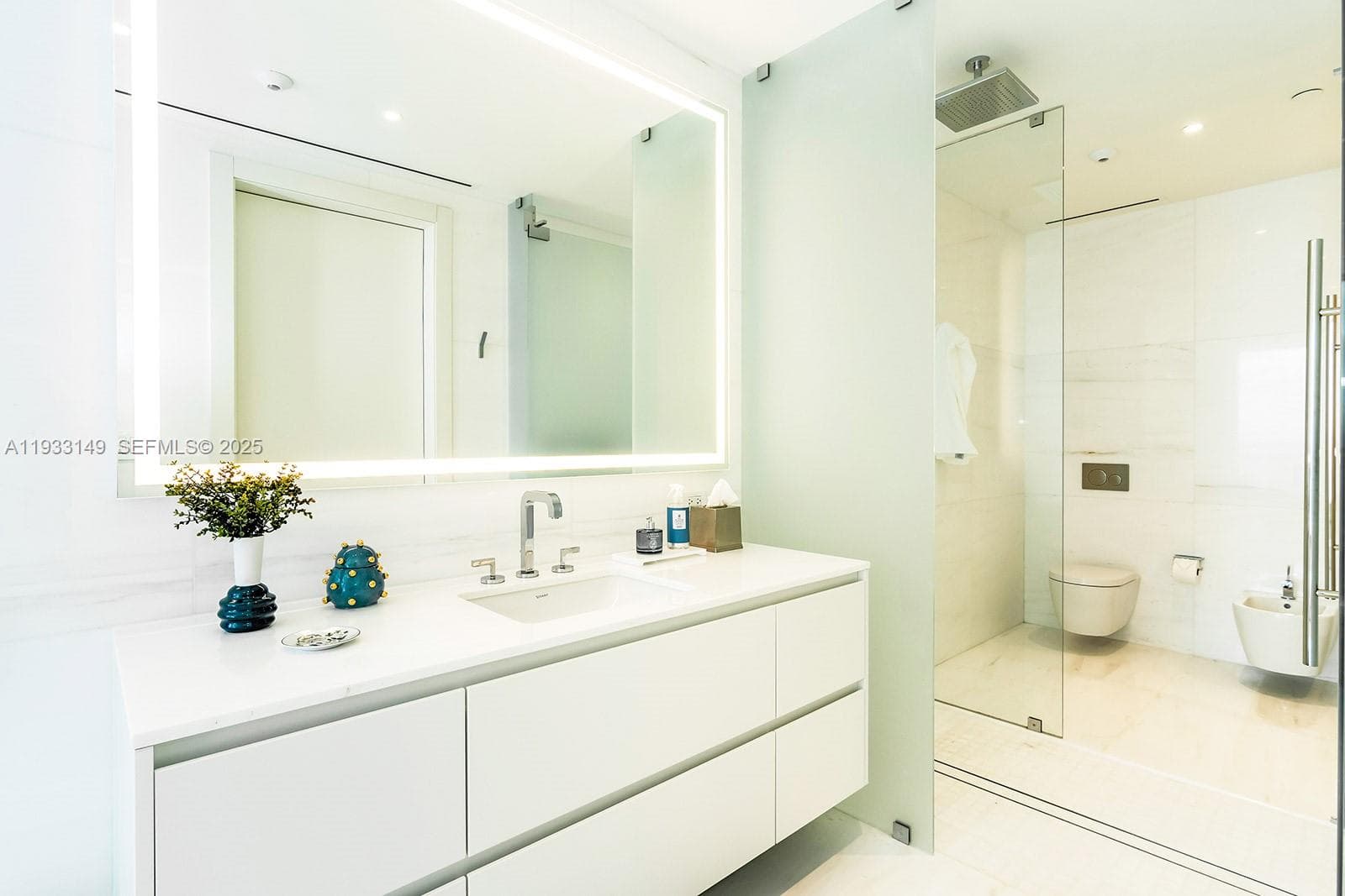 300 Biscayne Blvd Way # 1901, Miami FL 33131 — 32
