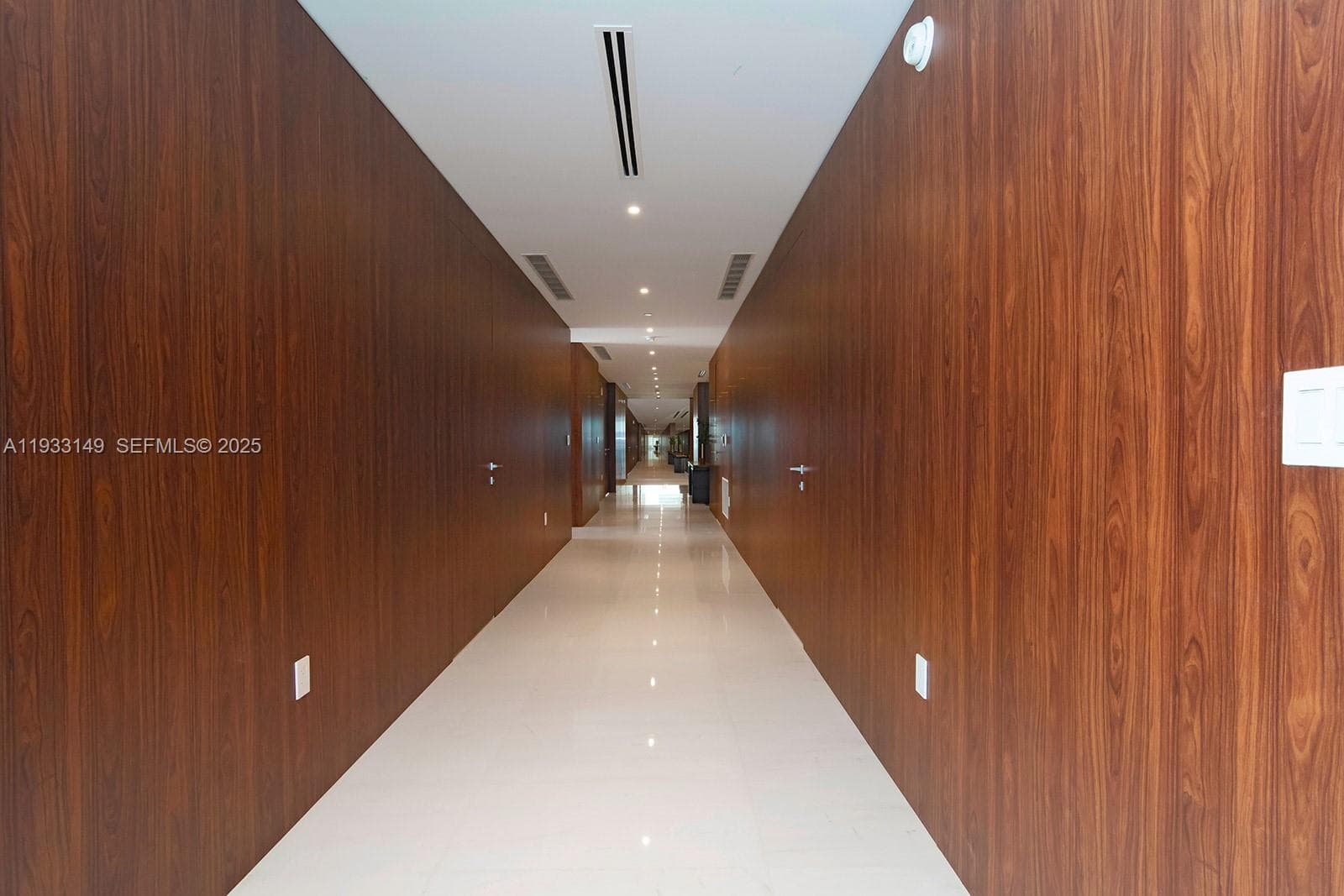300 Biscayne Blvd Way # 1901, Miami FL 33131 — 24